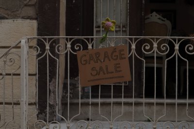 garage sale sign